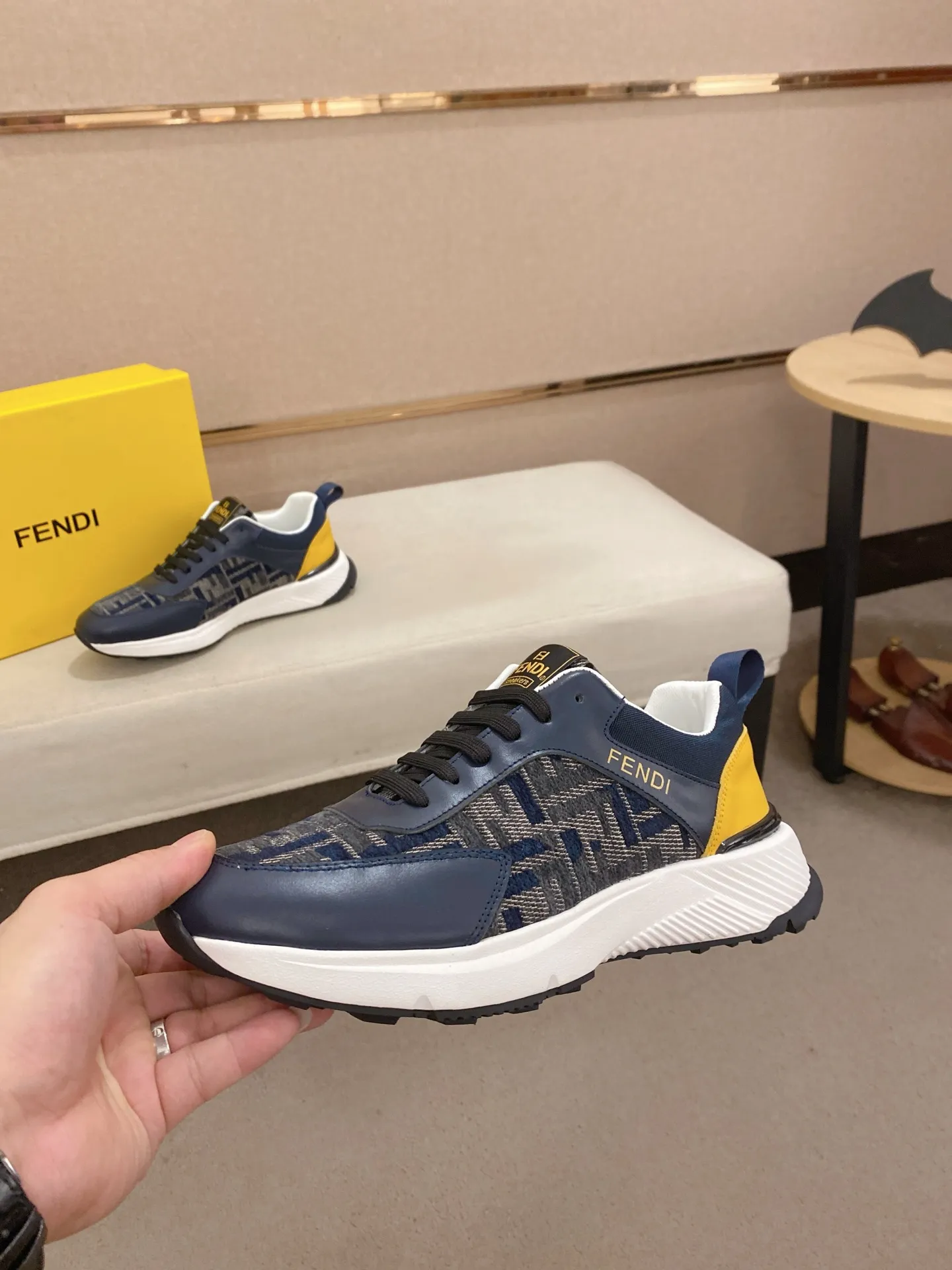 Men's shoes 💰 462💰 (FENDI) New style 👊🏻 upper 🇮🇹 imported cowhide fabric 🇩🇪 lining imported sheepskin lining. The original outsole is molded to highlight the identity of every man, and the upper foot is stable and stable🚶🏻🚶🏻The high-end custom counters reproduce the original version📯No matter the wind or rain, the shoe last remains unchanged and can withstand the verification of time🔍️,🔵 Size: 38-44 (45 is custom-made and cannot be returned or exchanged